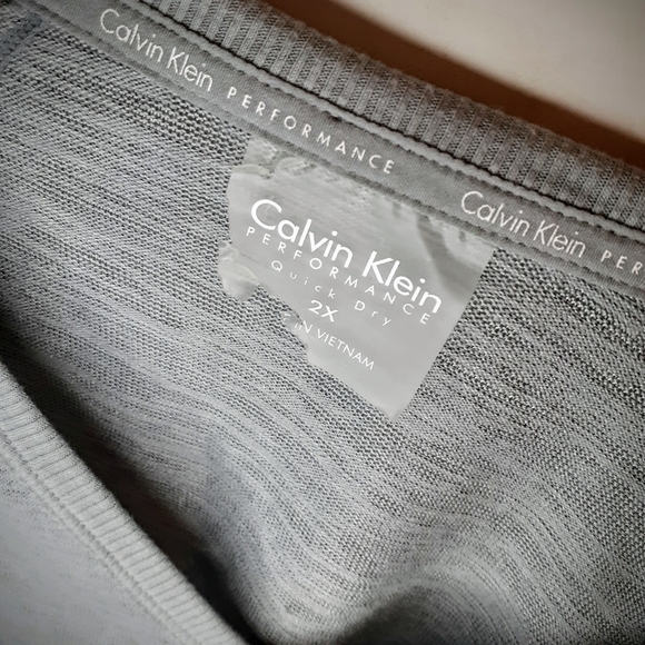 Calvin Klein Performance Quick Dry Women's Top - Picture 4 of 4